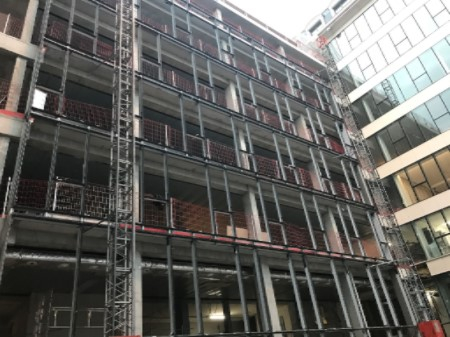 Mur rideau aluminium Kleber Paris — structure en cours de montage